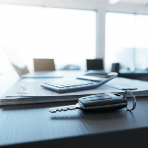 Clefs de voiture sur un bureau d'entreprise